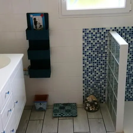 בית נופש Maison Bleu Chez Cathy Et Pablo לה טיש