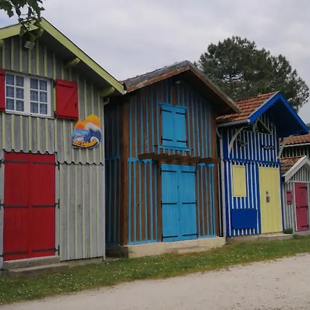 בית נופש Maison Bleu Chez Cathy Et Pablo